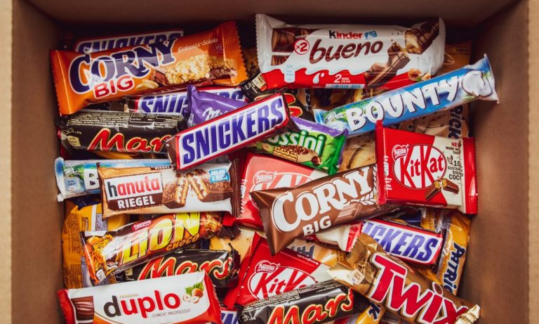 Should You Give Out Healthy Halloween Candy? Here’s What Nutritionists Think