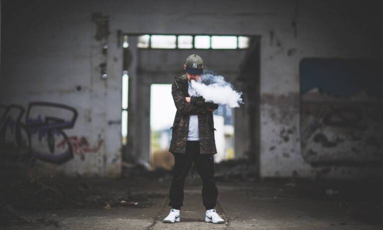 Vaping Cartridges Vs. Dry Herb: 4 Difference Between The Highs