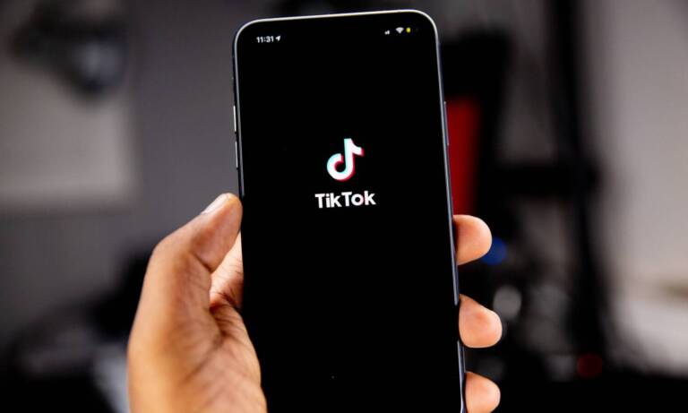 TikTok Dentist Goes Viral After Claiming This Common Condition Is Contagious