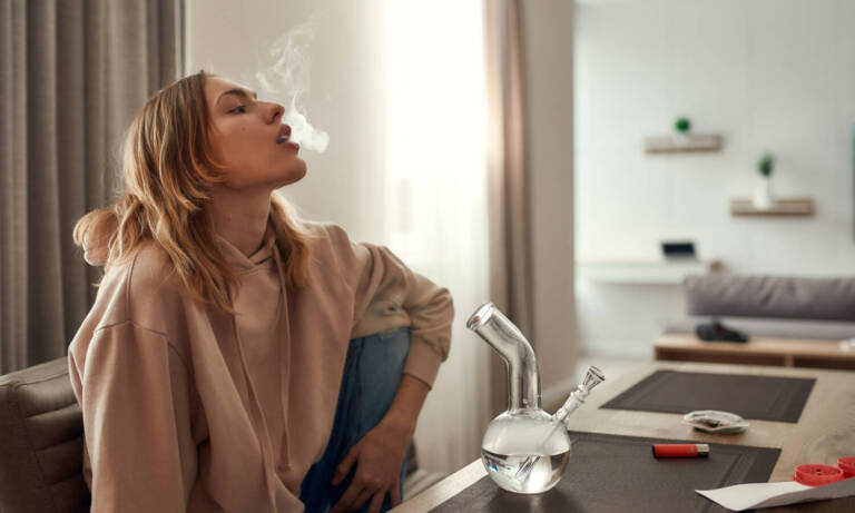 How To Use A Marijuana Bubbler Pipe