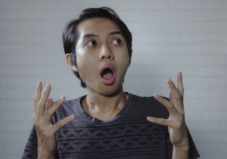 Artist To Carve Giant Wooden Bong For Australian Town