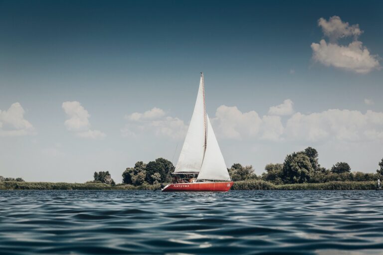 Yacht Rock Pairs Perfectly With Cocktails