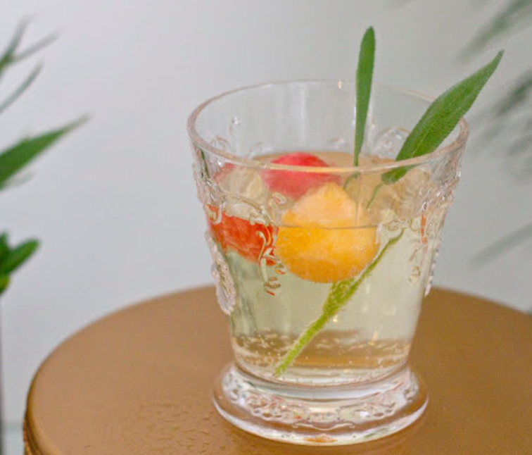 Enjoy These Refreshing Retro Wine Spritzers